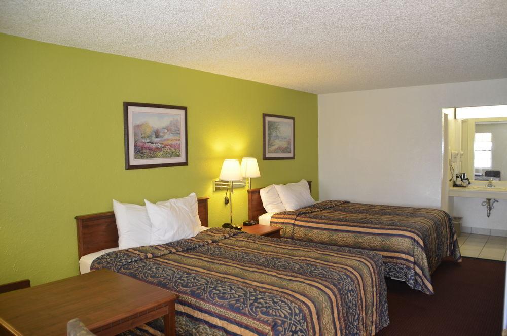 Days Inn By Wyndham San Antonio Lytle Esterno foto