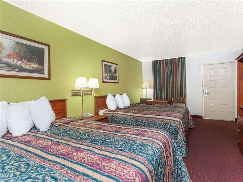 Days Inn By Wyndham San Antonio Lytle Esterno foto